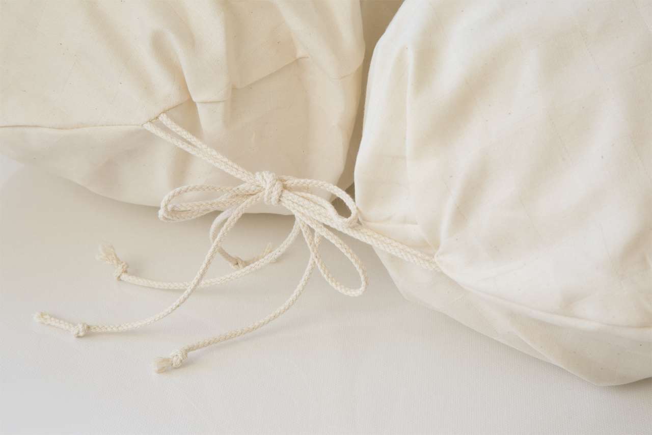 purenature Side sleeper pillow - nursing pillow: With organic cover & kapok filling JETZT KAUFEN