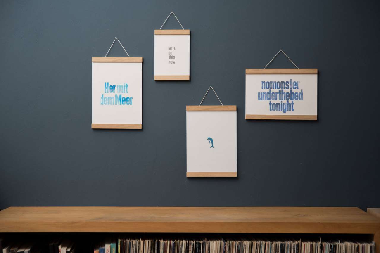 side-by-side Side by Side - Magnetic Poster Strip Light Oak - for DIN A4 Formats Saisonale Angebote
