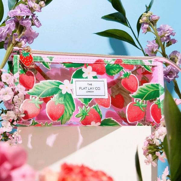 The Flat Lay Co. Open Flat Makeup Jelly Box Bag - Summer Strawberries Große Rabatte