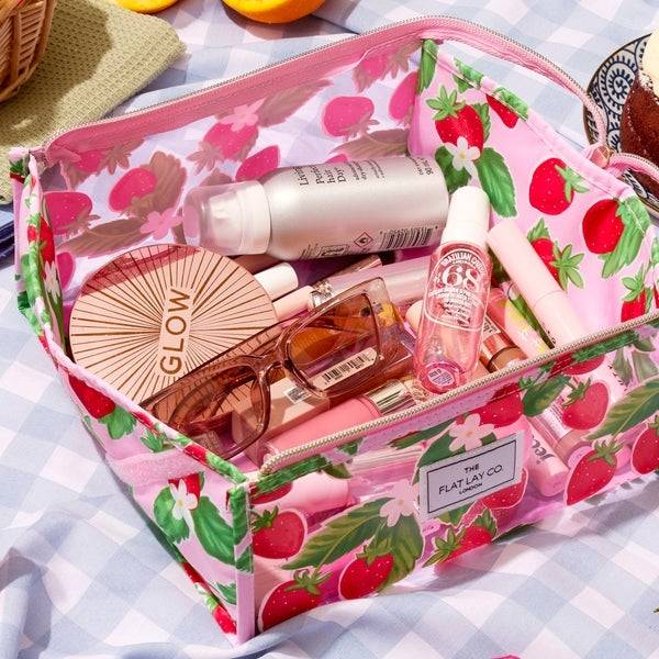 The Flat Lay Co. Open Flat Makeup Jelly Box Bag - Summer Strawberries Große Rabatte