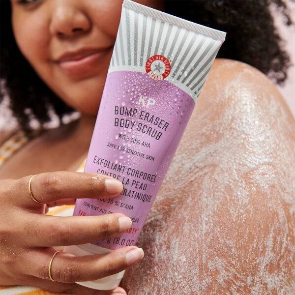 First Aid Beauty KP Bump Eraser Body Scrub with 10% AHA 283.5g Exklusivangebot