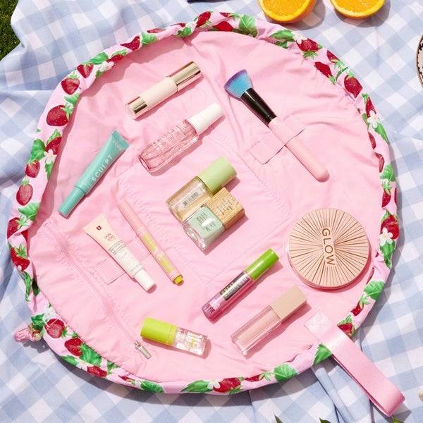 The Flat Lay Co. Drawstring Makeup Bag - Summer Strawberries 50% Rabatt für begrenzte Zeit