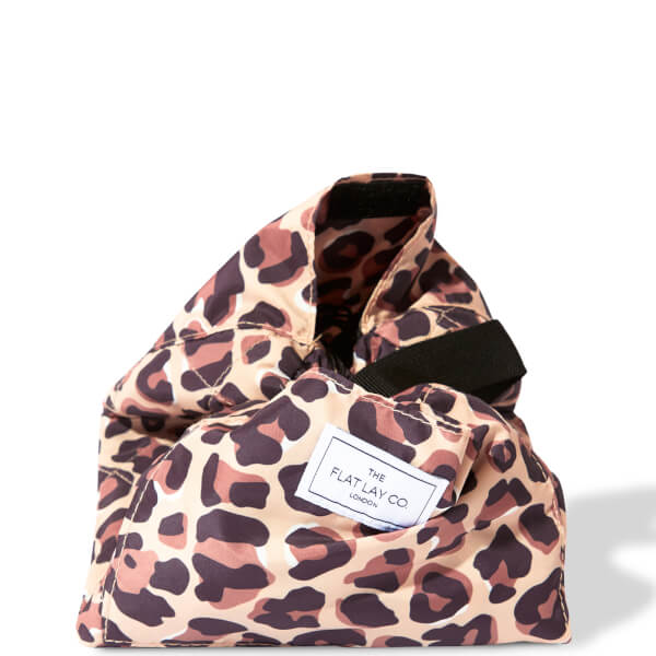 The Flat Lay Co. Drawstring Bag - Leopard Print Discount Store für neue Produkte