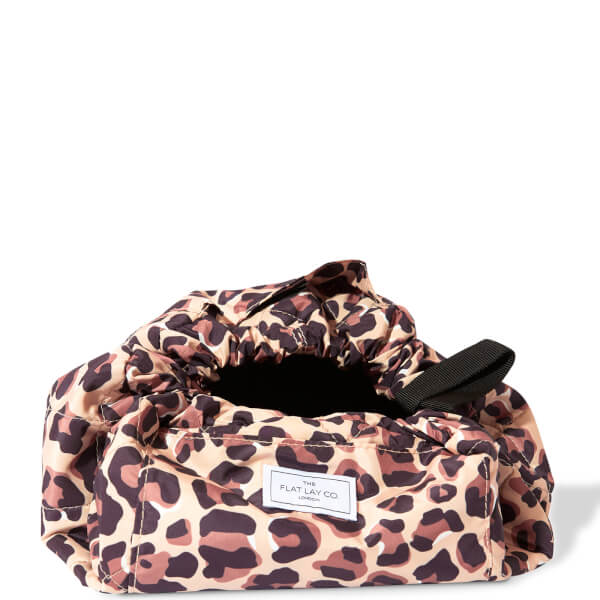 The Flat Lay Co. Drawstring Bag - Leopard Print Discount Store für neue Produkte