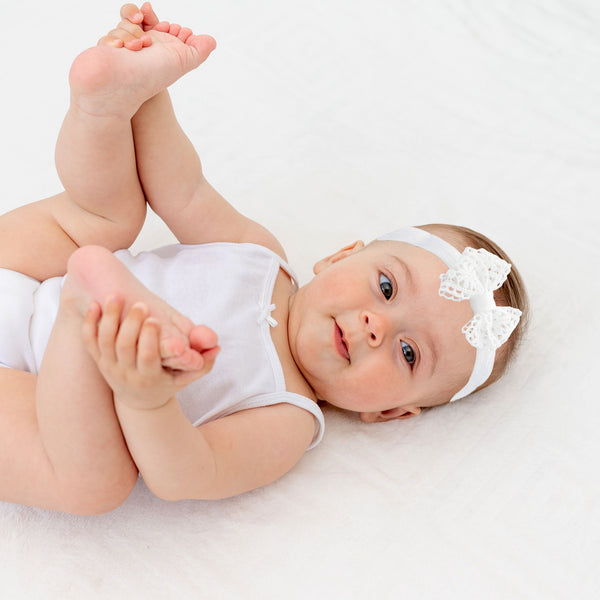 Parsa Beauty PARSA Baby Haarband weiß mit Spitzenschleife 1Stk Tägliche Deals