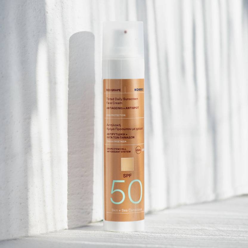KORRES Red Grape Getönte Sonnencreme für das Gesicht SPF50 Anti-Aging + Anti-Dark-Spot (50ml) Zeitlich begrenztes Angebot