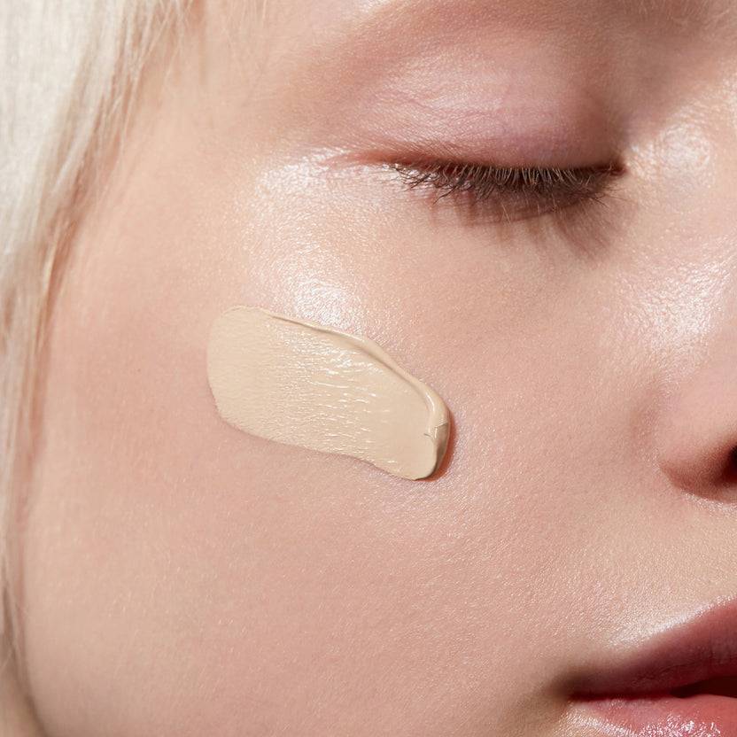 MÁDARA Cosmetics SKINONYM Semi-Matte Peptide Foundation (30ml) Meist gekauft