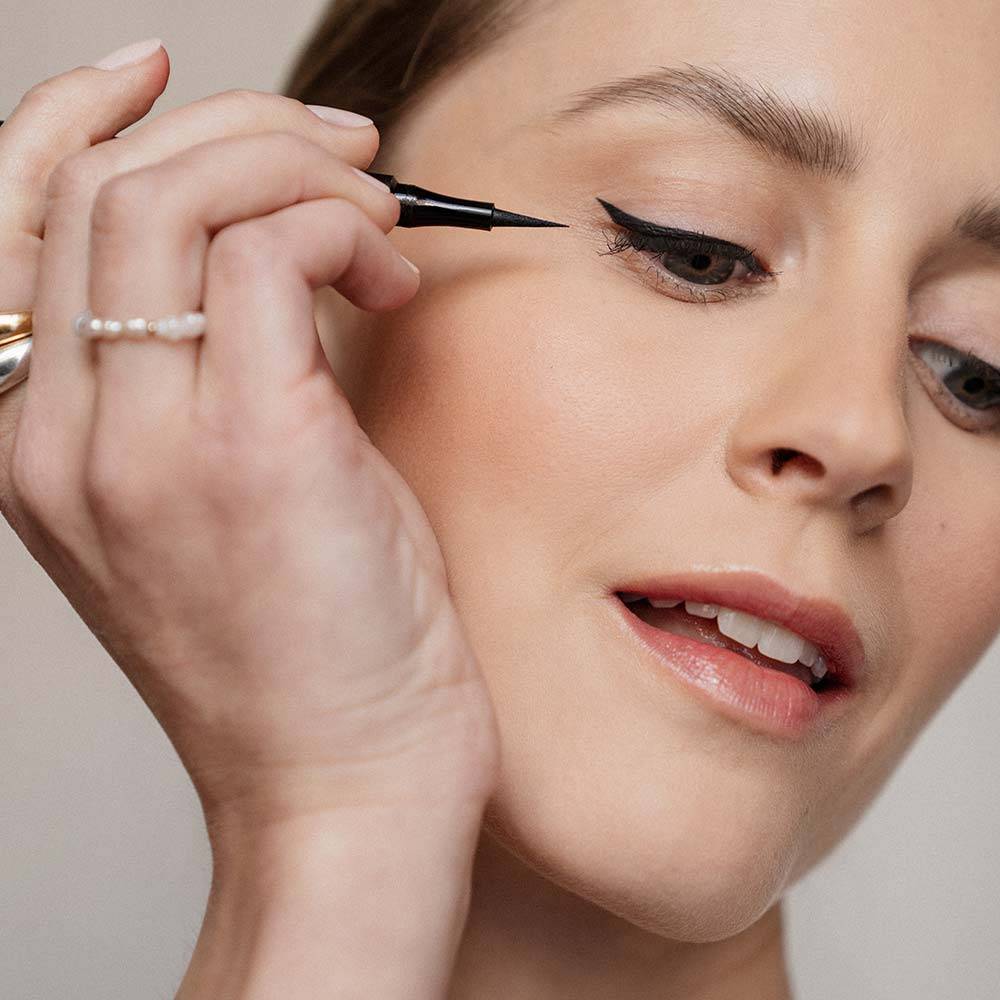 Strong Cosmetics Eyeliner Pen Riesige Rabatte